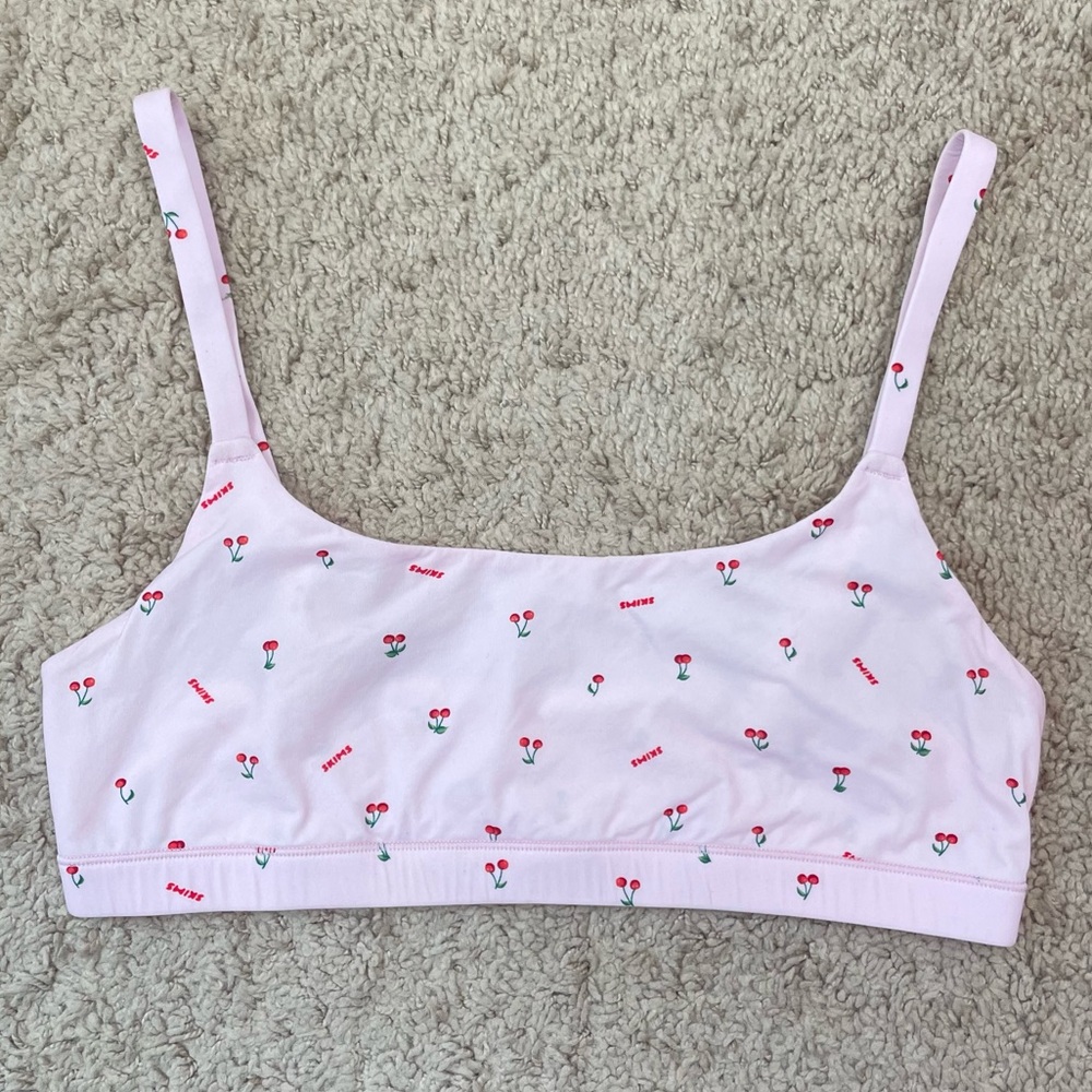 SKIMS Fits Everybody Scoop Pink Cherry Print Bralette - Picture 14 of 16